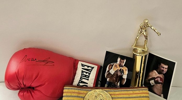 Marele pugilist Lucian Bute a donat bunuri personale Muzeului Naţional de Istorie a României