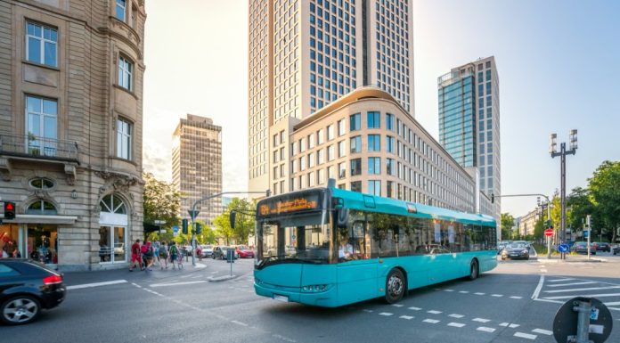 Orașul în care autobuzele și tramvaiele îi filmează pe șoferii care parchează ilegal. Amenzile pornesc de la 70 de euro