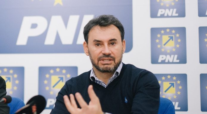 ADRIAN VEŞTEA, DESEMNAT PREMIER – Gheorghe Falcă îl numeşte pe Veştea ”lebăda neagră de la Braşov”: Cine acceptă să fie folosit împotriva propriului partid intră într-o zonă politică foarte gravă, care se rezolvă într-un singur fel. Excluderea!