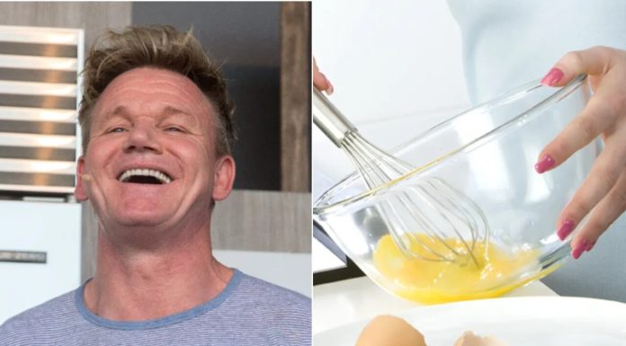 Omleta va fi mult mai gustoasă dacă înlocuiești laptele cu un ingredient folosit de Gordon Ramsay