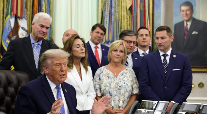 Acordul SUA-Iran, sub semnul întrebării după atacul din Beirut. Trump cere Israelului și Iranului „să nu strice totul”