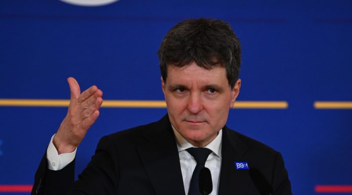 Nicușor Dan explică desemnarea lui Veștea: „Niciun partid nu a venit cu o majoritate. Poate scoate țara din criză”