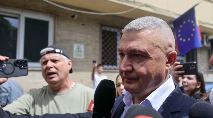 Nicuşor Dan spune că a avut o discuţie cu generalul Gheorghiţă Vlad: O să mai am una