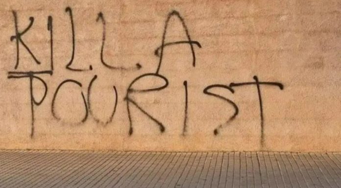 „Omoară un turist”, mesajul văzut pe o insulă preferată de români. Proteste față de turism, pregătite