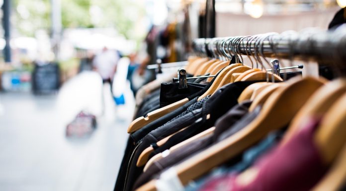 Comenzile producătorilor de textile din România s-au prăbușit. Principala cauză a scăderii – noile reglementări UE privind sustenabilitatea