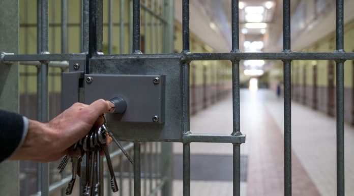 Covasna: Un bărbat a fost condamnat la 20 de ani de închisoare, după ce şi-a omorât tatăl în bătaie / Decizia nu este definitivă