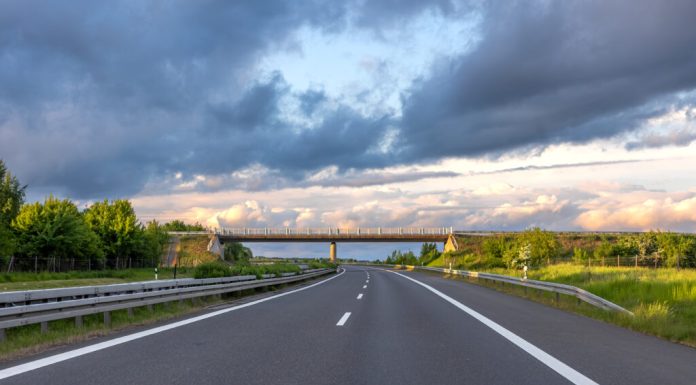 Europa frânează, dar două locuri încă refuză să impună limite de viteză șoferilor