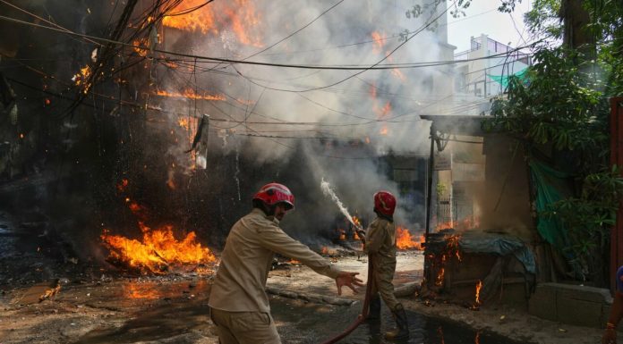 Incendiu devastator într-un hotel din New Delhi: 21 de persoane au fost ucise