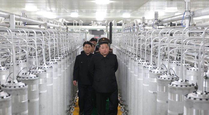 Coreea de Nord deschide o nouă fabrică de materiale nucleare. Kim Jong Un: „Capacitatea de producție s-a dublat“