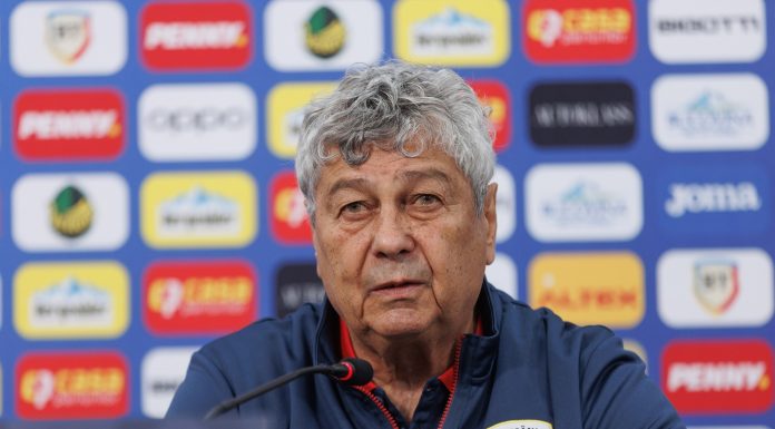 FOTO Numele Mircea Lucescu, pus pe prima aeronavă Boeing 737 MAX a TAROM