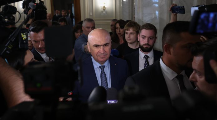 VIDEO DECIZIE PNL îi cere lui Veștea să-și depună mandatul. Toți liberalii care intră în acest guvern vor fi excluși din partid. Bolojan îi cere președintelui Dan noi consultări, dispus și pentru un guvern minoritar