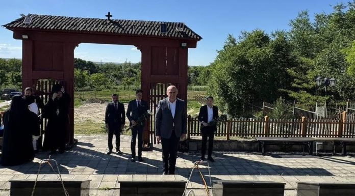 Bolojan a depus o coroană de flori la Cimitirul românesc de la Țiganca, în memoria soldaților români