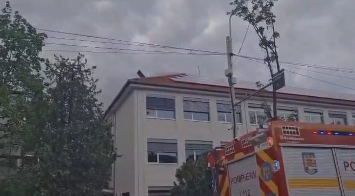 Incendiu într-o şcoală din Oradea/ Focul a fost stins rapid de pompieri, flăcările distrugând însă mai multe bunuri