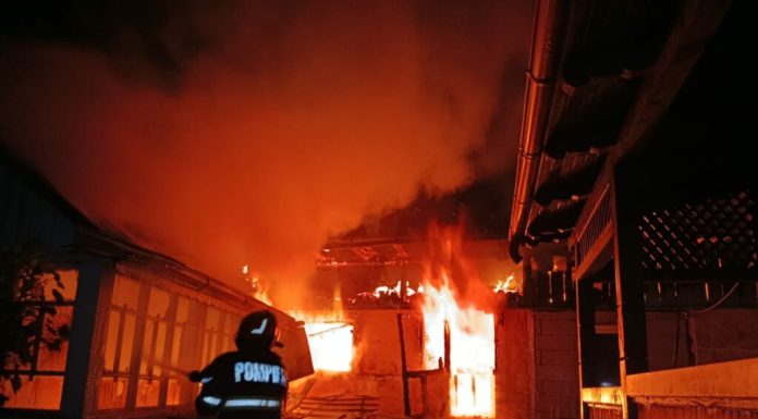 Suceava: Un bătrân de 90 de ani a murit după ce flăcările i-au cuprins locuința