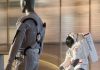 Astronauții se îmbracă de la Prada. Brandul italian prezintă o nouă piesă a costumului Artemis III