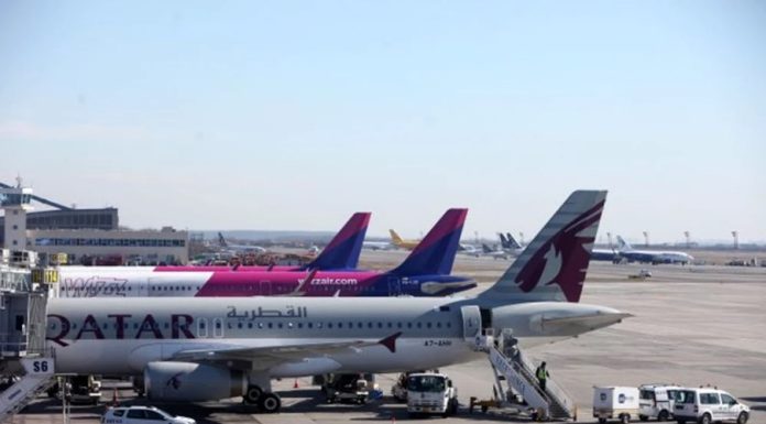 Companiile aeriene atacă planul UE de extindere a taxării emisiilor: „Ar crește prețul biletelor de avion”