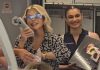 „Regina noastră, Nadia Comăneci!” Moment inedit într-un avion: Loredana Groza i-a cântat campioanei „Trandafir de la Moldova”