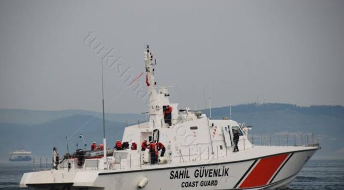 Navă de pescuit turcească, atacată și scufundată în Marea Neagră. Un marinar a murit, iar alți patru au fost răniți
