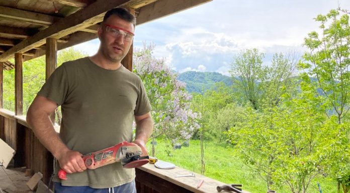 De la Londra la un cătun din Apuseni. Andy Hertz, omul din spatele comunității „Mutat la țară”, demolează mituri: „Nu stați doar în iarbă”