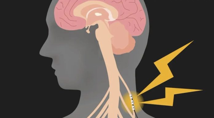 Dispozitivul „cât o multivitamină” care controlează poliartrita reumatoidă mai bine decât medicamentele. Totul a pornit de la o tragedie