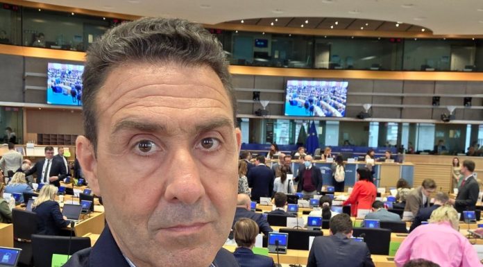 Viitorul Giorgiei Meloni, amenințat de un nou partid extremist înființat de un fost general căsătorit cu o româncă
