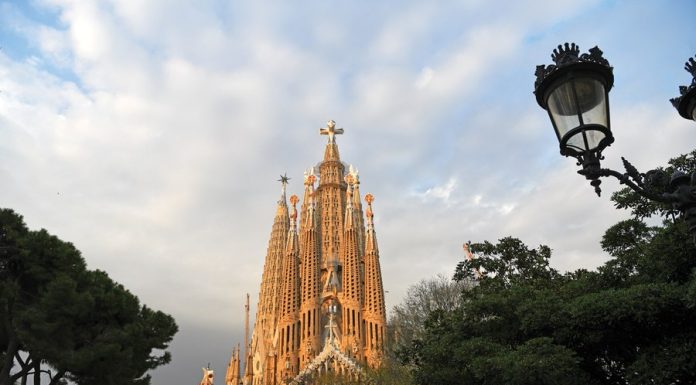 Cum a construit Antoni Gaudí Sagrada Familia și de ce a murit fără să o vadă terminată