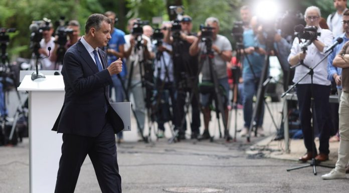PNL și USR se îndepărtează de Guvernul Tomac. PSD lasă deschisă ușa pentru susținerea unui Executiv tehnocrat