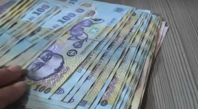 Țeapă cu vacanțe în destinații de lux. Femeia acuzată de o fraudă de peste 150.000 de euro ajunge în instanță