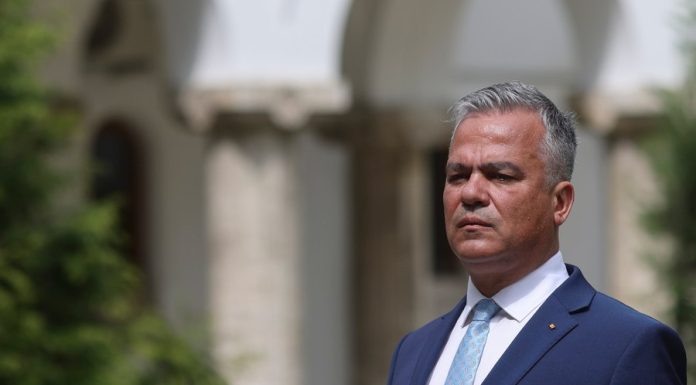 USR și UDMR, reacții negative față de Adrian Veștea: „Nu are legitimitate” / „Pe voturile noastre nu se poate baza”
