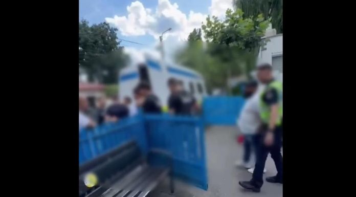 Scandal cu bâte și bricege într-un complex rezidențial din București. Șase persoane au fost reținute