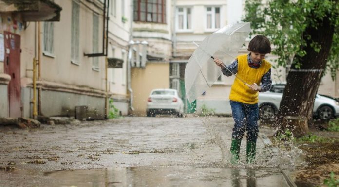 De 1 Iunie, cod galben în aproape toată ţara Prima zi de vară aduce furtuni, grindină și ploi torențiale