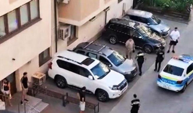 Bătaie cu topoare și cuțite între două clanuri, în București. Doi bărbați au fost arestați