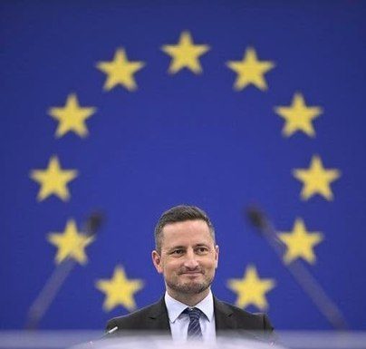 Vicepreședintele Parlamentului European cere compensații pentru românii care au plătit rate mai mari prin manipularea ROBOR