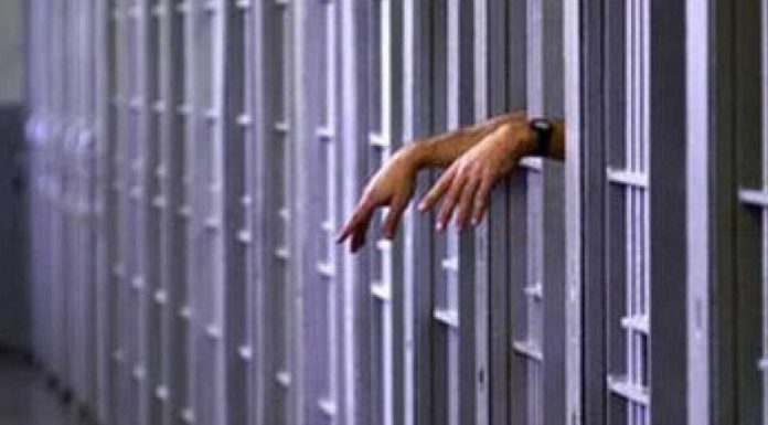 Un doctorand iranian a ajuns la închisoare după un gest făcut în timpul susținerii tezei în Franța
