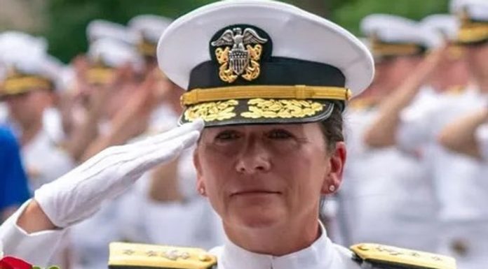 Alegeri primare SUA. Amiralul demis de șeful Pentagonului intră în cursa decisivă pentru Congres