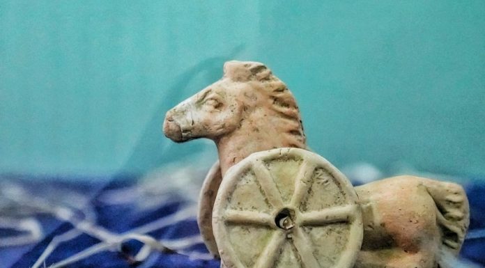 Jucăriile copiilor din cetatea romană Tomis. Arheolog: Am găsit căluți pe roți, căței și soldăței de teracotă