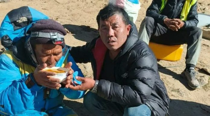 Supraviețuire incredibilă pe Everest: un ghid montan a fost găsit în viață după șase zile. Soția îi făcuse ritualurile de înmormântare