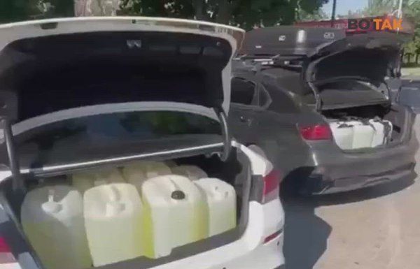 Combustibil pentru armata rusă, cărat în portbagajele mașinilor civile. Ce arată imaginile apărute online