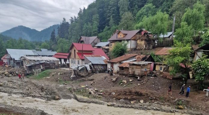 Intervenție dificilă în Buzău pentru salvarea unei femei de 82 de ani cu probleme respiratorii