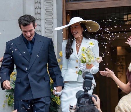Dua Lipa s-a căsătorit cu Callum Turner. Nuntă discretă la Londra pentru unul dintre cele mai cunoscute cupluri din showbiz