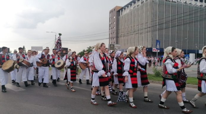 Ploaia a stricat un important eveniment la Slatina. „Călușul Românesc”, cel mai mare concurs de dans pentru copii