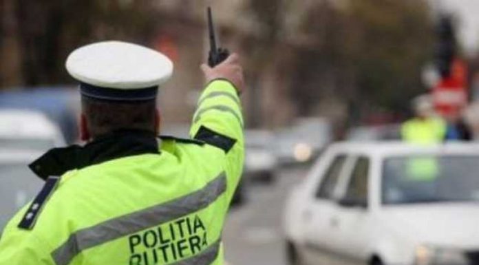A încercat să mituiască un polițist cu 1.000 de lei, apoi a ridicat oferta la 2.000 de euro. Ce a urmat