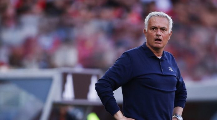 Portughezul Jose Mourinho a semnat pentru trei ani cu Real Madrid