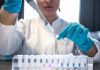 Primul vaccin conceput integral de Inteligența Artificială a fost testat pe oameni. Ce spun cercetătorii
