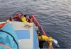 Un om a murit, iar alți patru au fost răniți după ce o navă de pescuit turcească a fost atacată în Marea Neagră. Ambarcațiunea s-a scufundat