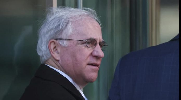 Doanld Trump a grațiat un congresman din partidul său condamnat pentru fraudă de sute de mii de dolari