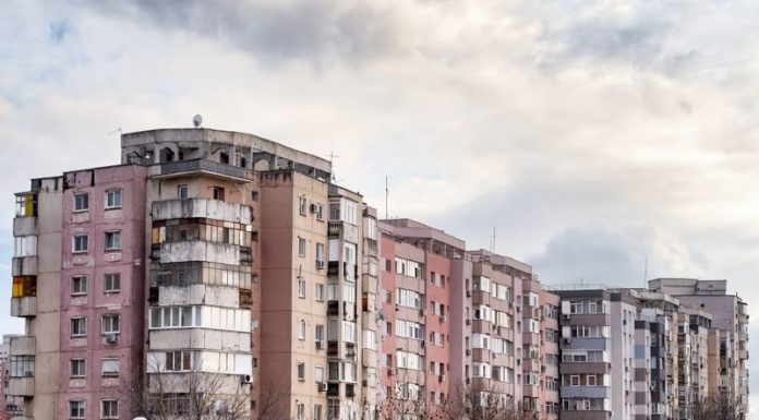 Prețurile locuințelor vor scădea cu 50%. Avertismentul unui cunoscut economist român: „Bula imobiliară este mai mare decât în 2008”