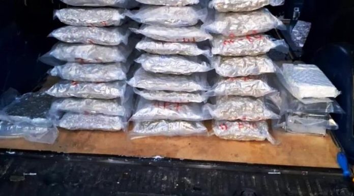 Captură impresionantă de droguri pe Autostrada A1. Un român și un ucrainean, reținuți după ce au ascuns în mașină 30 kilograme de canabis și cocaină