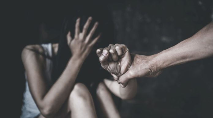 „Tre’ să fi ridicat tu un pic coada”. Femeie din Vaslui, bătută deoarece a avut curajul să vorbească despre o agresiune sexuală