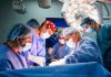 Premieră medicală mondială. Medicii chinezi au transplantat simultan un ficat și doi rinichi de porc unui pacient uman